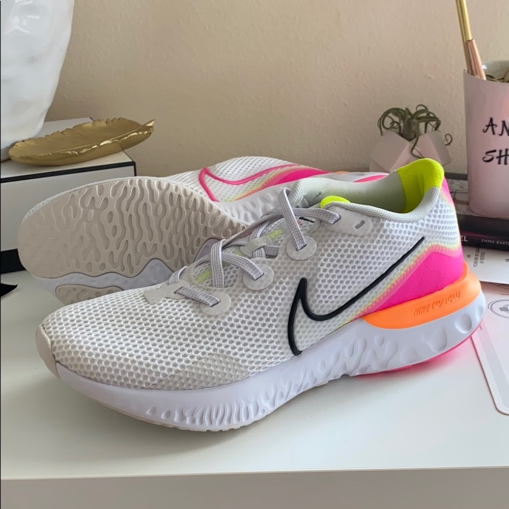 NWT Nike renew run white shoes - Picture 7 of 7